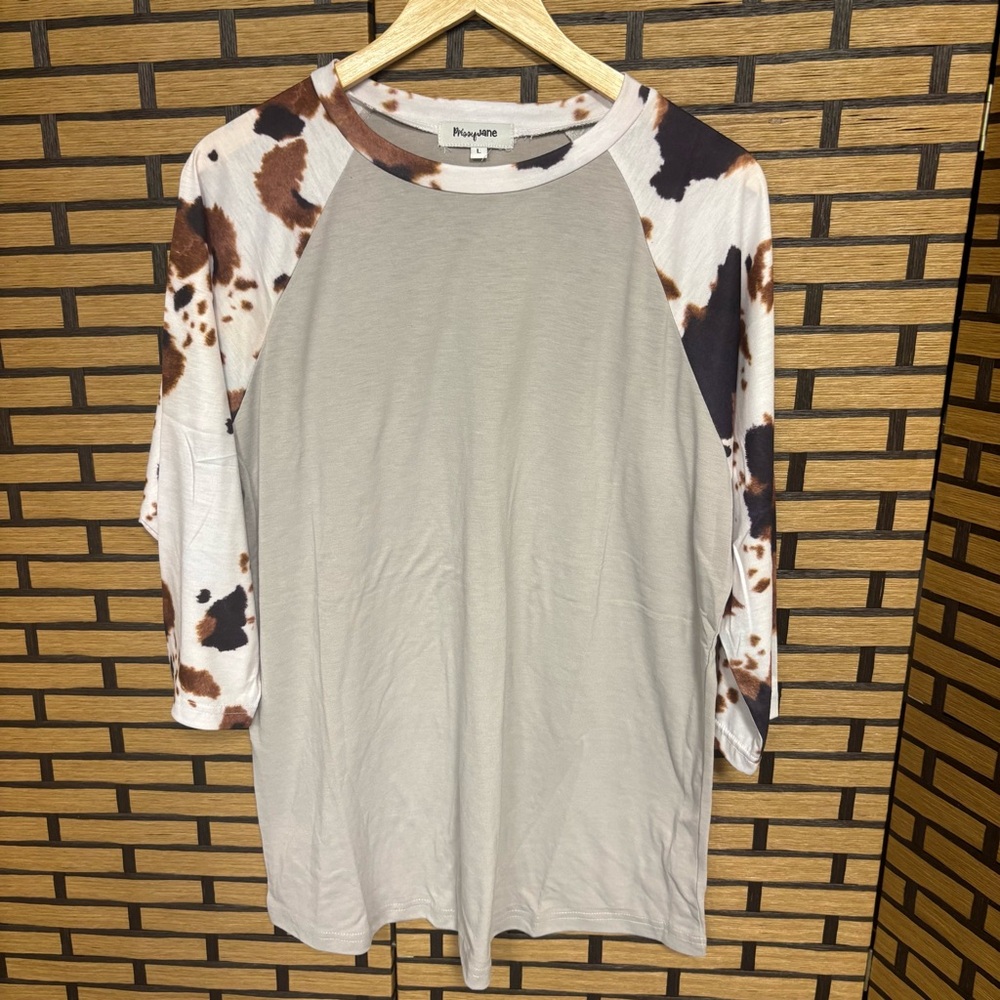 Prissy‎ Jane Cow Print Raglan Tee Size Large